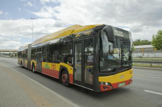 Mieszkanie za kierowanie autobusem? W Warszawie wciąż brakuje pracowników