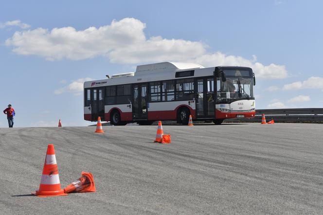 Autobusy w poślizgu! Kto tym razem okazał się najlepszym kierowcą autobusu? 