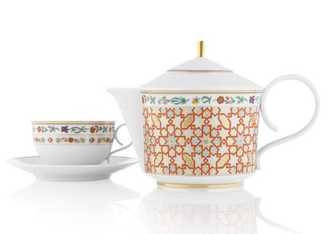 Porcelana Furstenberg. Nowoczesny fason Carlo w orientalnej dekoracji Rajasthan. 