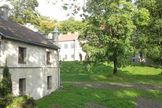 To najpiękniejszy taki pałac w Małopolsce. Jego historia wiąże się z mistyfikacją