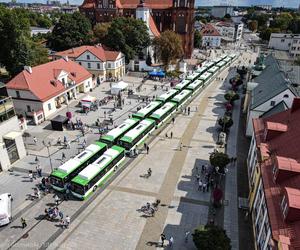 Zaprezentowano pierwsze 20 autobusów elektrycznych w Białymstoku. Od poniedziałku pojawią się na ulicach miasta [ZDJĘCIA]