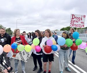przecięcie wstęgi balonowej na otwarcie wiaduktu