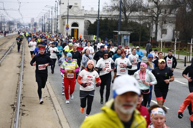 Bieg na Piątkę 2024, Warszawa - zdjęcia. Biegłeś? Szukaj się w galerii!