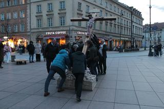Centralna Droga Krzyżowa przeszła ulicami stolicy. „Było ponad 10 tysięcy ludzi”