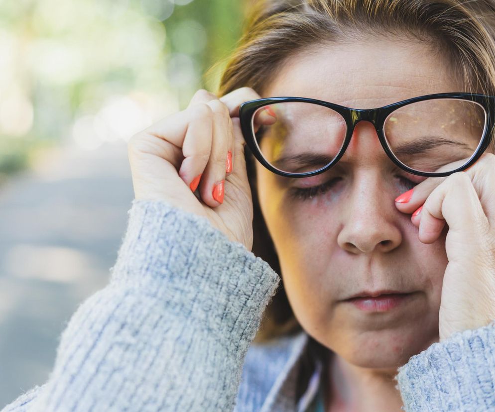 Efekt halo, mroczki przed oczami. Z tymi objawami pilnie do lekarza 