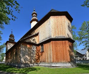 To jedna z najciekawszych małopolskich wsi. Jej ozdobą jest szlachecki dwór 