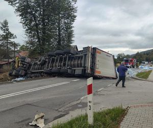 Potworna kraksa skody z tirem. Nie żyje kierowca osobówki