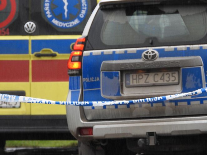 Tragedia pod Wołominem. Ciało 44-latki w szambie. Obok 7-letnie dziecko [ZDJĘCIA]