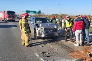 Wypadek na S2 w Warszawie. Trzy rozbite auta i ranne dziecko