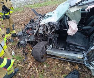 Wypadek na ośnieżonej drodze w powiecie rawickim