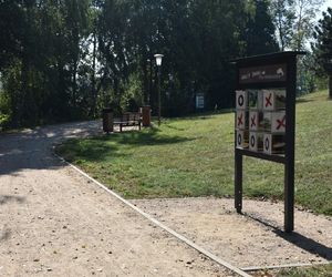 Nowa promenada nad malowniczym jeziorem na Mazurach. Łączy rekreację z edukacją