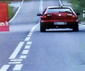 Złamał kilka przepisów, dostał mandat wart tyle, co jego auto!