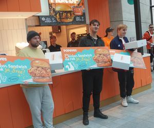 Tłumy na otwarciu Popeyes w Olsztynie. Rekordzista czekał w kolejce ponad 20 godzin
