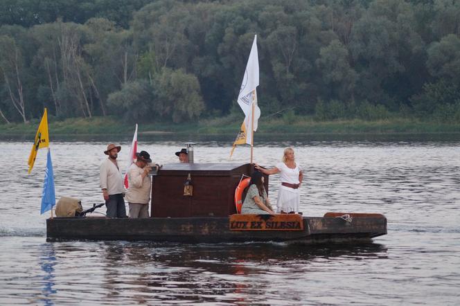 Festiwal Wisły 2023 w Bydgoszczy. Tak było na paradzie łodzi [ZDJĘCIA]