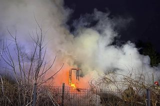 Tragiczny pożar w Zegrzu. Spłonął cały budynek. Jedna osoba nie żyje