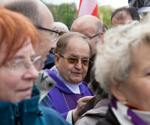 Tadeusz Rydzyk jest ich bohaterem. Kochają go bez opamiętania. Oddałabym życie