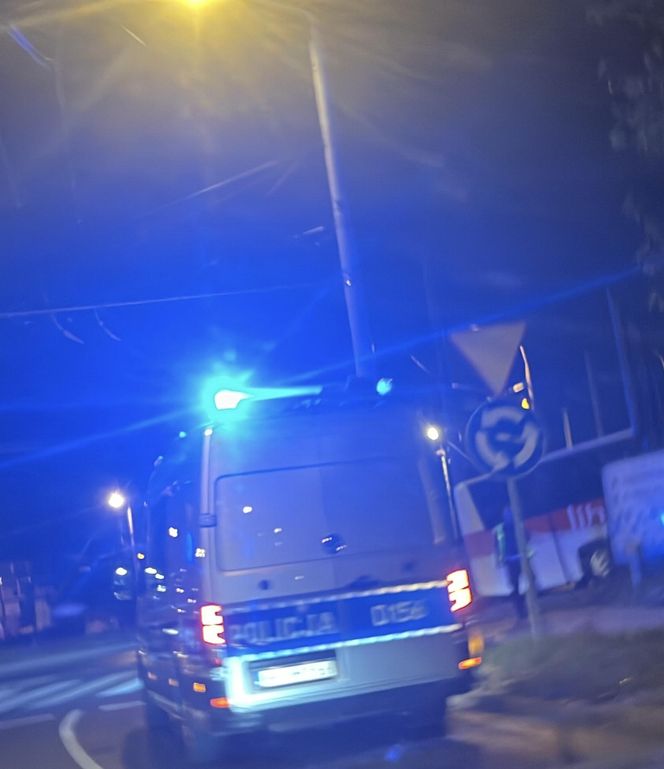 Autokar wjechał w targowisko.