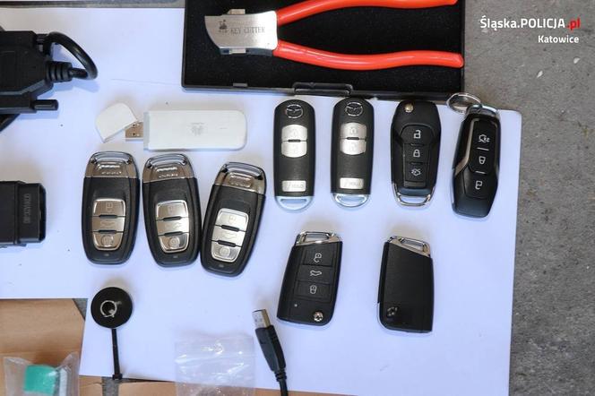Złodzieje samochodów zatrzymani. Ukradli pojazdy warte prawie 1,4 mln zł 