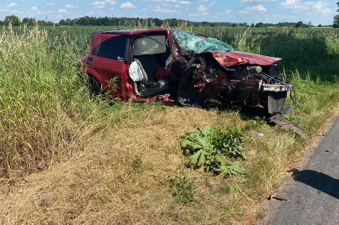 Otarł się o drzewo, a następnie wjechał w rowerzystę! Śmierć pod Obornikami