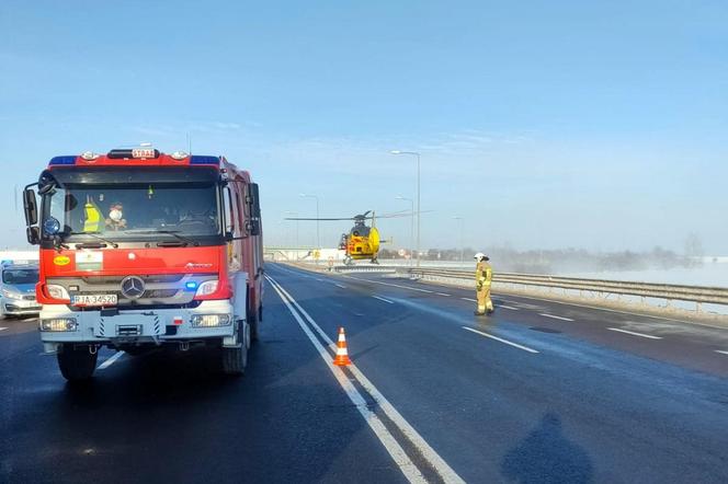 Potworne zderzenie autokaru z tirem. 12 osób rannych, na miejscu śmigłowiec 