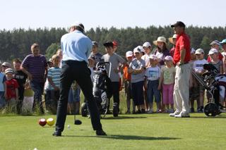 Gra w golfa dla dzieci. Sport może uczyć dzieci dobrego zachowania