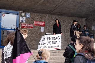 Protest studentów pod Domem Studenckim Jowita w Poznaniu
