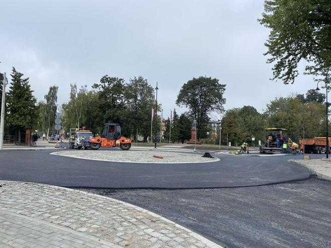 Kończą się prace przy budowie ronda na skrzyżowaniu ulic Wojskowej i Cmentarnej w Siedlcach 