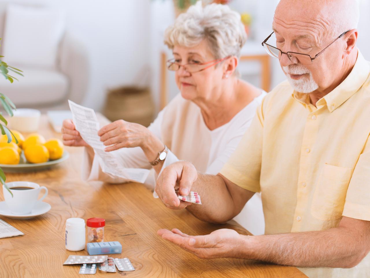 Potężne uderzenie w emerytów! Rząd zabierze im pieniądze