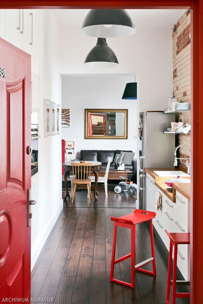 Salon z kuchnią: czy warto łączyć pomieszczenia