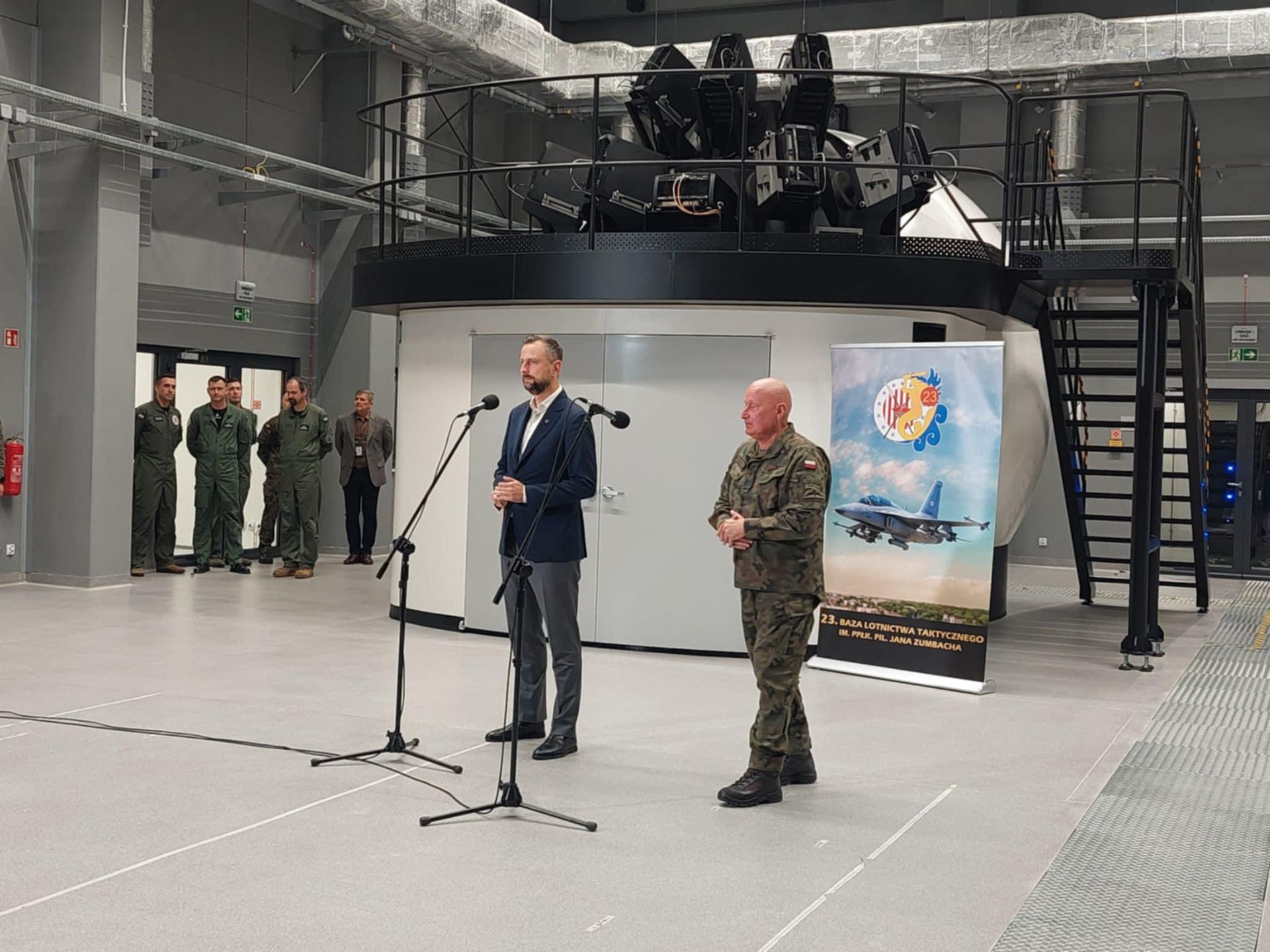 Władysław Kosiniak-Kamysz w Ośrodku Szkolenia Symulatorowego FA-50.