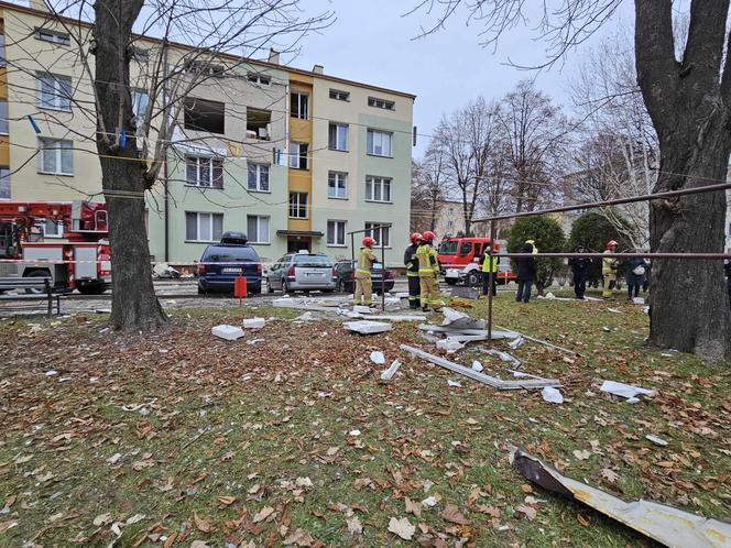 Potężna eksplozja gazu w Rzeszowie! Z mieszkania wyleciały wszystkie okna [ZDJĘCIA]