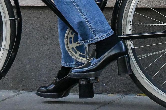 Katarzyna Warnke na giga obcasach łamie przepisy