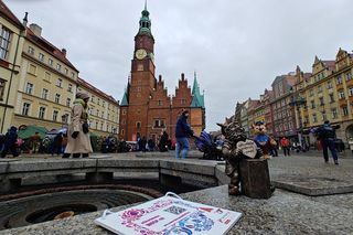 Krasnal WOŚPEK odsłonięty we Wrocławiu. To szef sztabu krasnali 