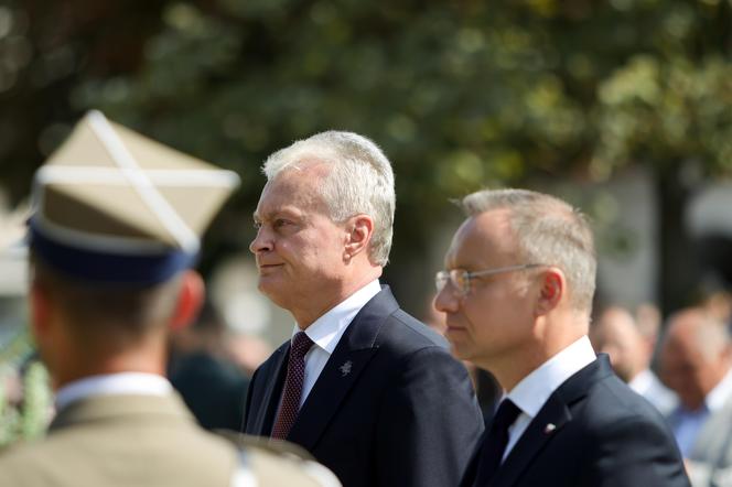 Wizyta prezydenta Polski i Litwy w Lublinie.  Andrzej Duda i Gitanas Nauseda złożyli wieńce przed pomnikiem Unii Lubelskiej. ZDJĘCIA