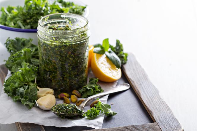 Pesto z jarmużu z cytryną: aromatyczne i odświeżające [przepis]