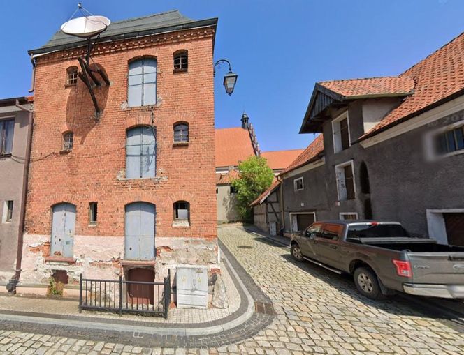 To miasto nazywane jest "Małą Wenecją Północy". Można doliczyć się tu kilkunastu mostów