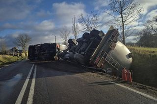 Wywrócona cysterna sparaliżowała ruch na drodze krajowej! Utrudnienia trwały kilkanaście godzin