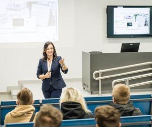 Kierujesz się pasją i chcesz zdobywać nowoczesną wiedzę w praktyce? Ta uczelnia i te kierunki studiów są dla Ciebie!