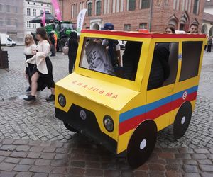 Kortowiada 2025. Studenci nie zawiedli. Zobacz najlepsze przebrania z Parady Wydziałów!