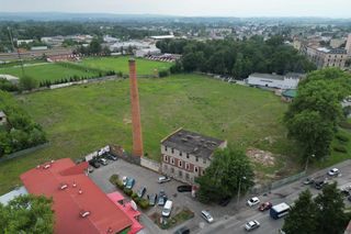 Tereny po byłych zakładach Owintar w Tarnowie w 2024 r.