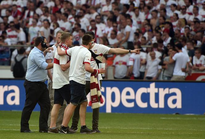 Kibice VFB Stuttgart wtargnęli na murawę