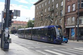 Wrocław. Dwa szokujące wypadki tramwajów! Pierwszy zderzył się z ciężarówką, drugi zgubił wagon
