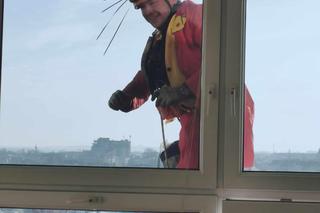 Kalisz. Wspinali się po ścianach „okrąglaka”, by rozbawić małych pacjentów i zebrać pieniądze na WOŚP