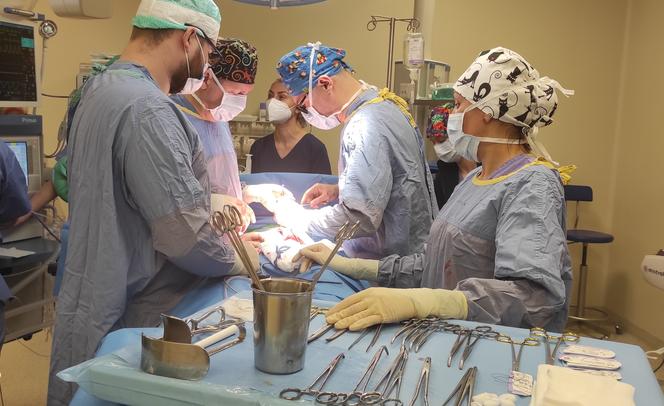 Białystok. Lekarze z USK usunęli kobiecie w ciąży olbrzymiego guza