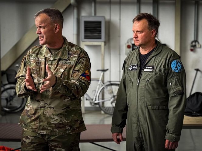 Kongresmeni USA w Polsce. Wizyta w 31. Bazie Lotnictwa Taktycznego