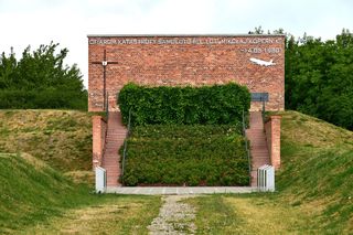 Pomnik ofiar katastrofy na Okęciu 