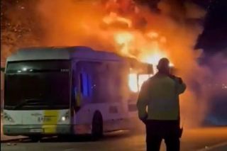 Autokar fanów Barcelony stanął w płomieniach! Dramatyczne sceny przed meczem Ligi Mistrzów