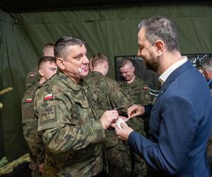 Minister obrony narodowej spotkał się z żołnierzami strzegącymi granicy z Białorusią