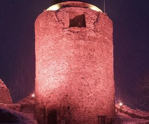 To najstarszy zamek w Polsce. Ma ponad 850 lat i jest na Dolnym Śląsku