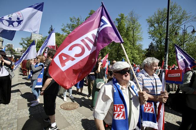 Święto Pracy w Warszawie. Przemaszerowali pod hasłem  "Chcemy Europy Socjalnej!"